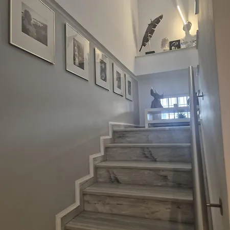 Newly Refurbished Luxury 3 Bed Duplex 丰希罗拉