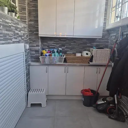 Newly Refurbished Luxury 3 Bed Duplex * 丰希罗拉