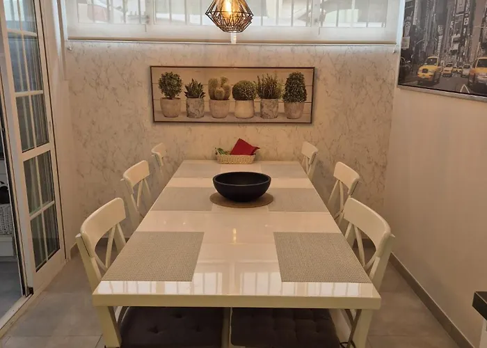 Duplex 3 Bedroom Sleeps 6 Pool شقة *