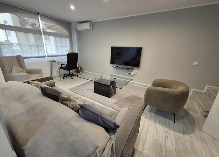 Duplex 3 Bedroom Sleeps 6 Pool شقة