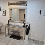 Newly Refurbished Luxury 3 Bed Duplex Apartment *