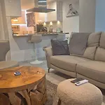 Newly Refurbished Luxury 3 Bed Duplex *