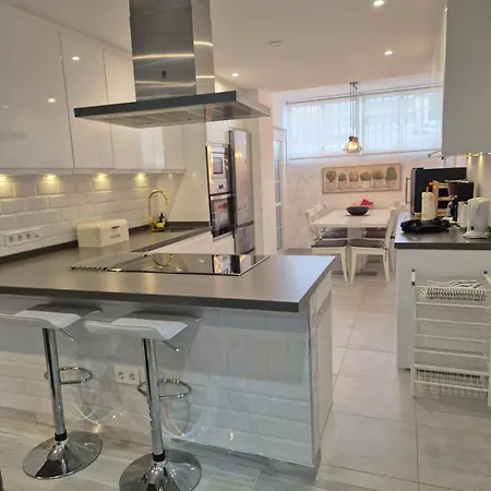 Newly Refurbished Luxury 3 Bed Duplex Appartement