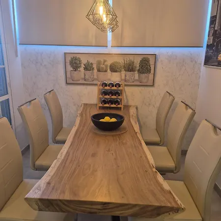 Newly Refurbished Luxury 3 Bed Duplex Appartement *