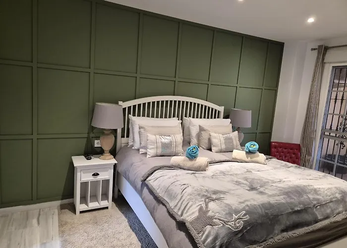 Duplex 3 Bedroom Sleeps 6 Pool * Fuengirola