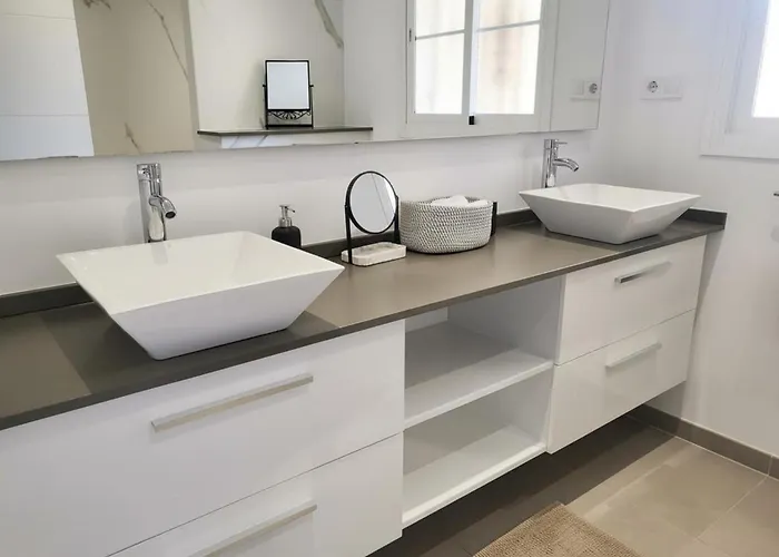 Apartment Duplex 3 Bedroom Sleeps 6 Pool *